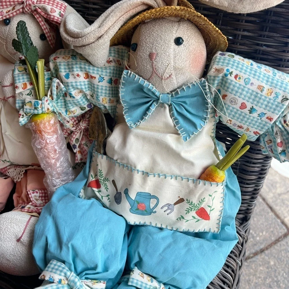 VINTAGE 90’s GARDENING RABBIT HOME DECOR